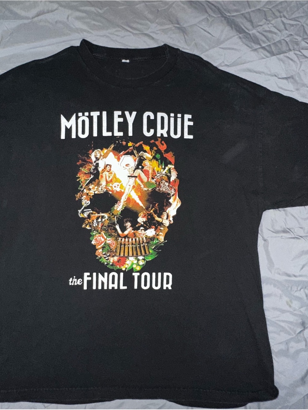 Mötley Crüe Black 'The Final Tour' Graphic Tee